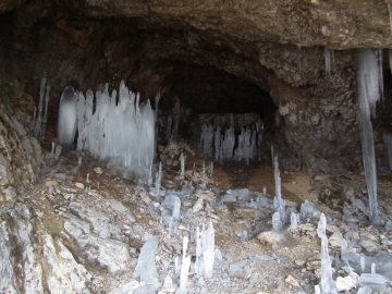 123 2012-02-26 Grotta dei Pagani Presolana 018